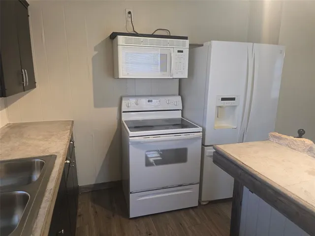 $1,025 | 219 East 3rd Street, Unit B, Keene, TX 76059