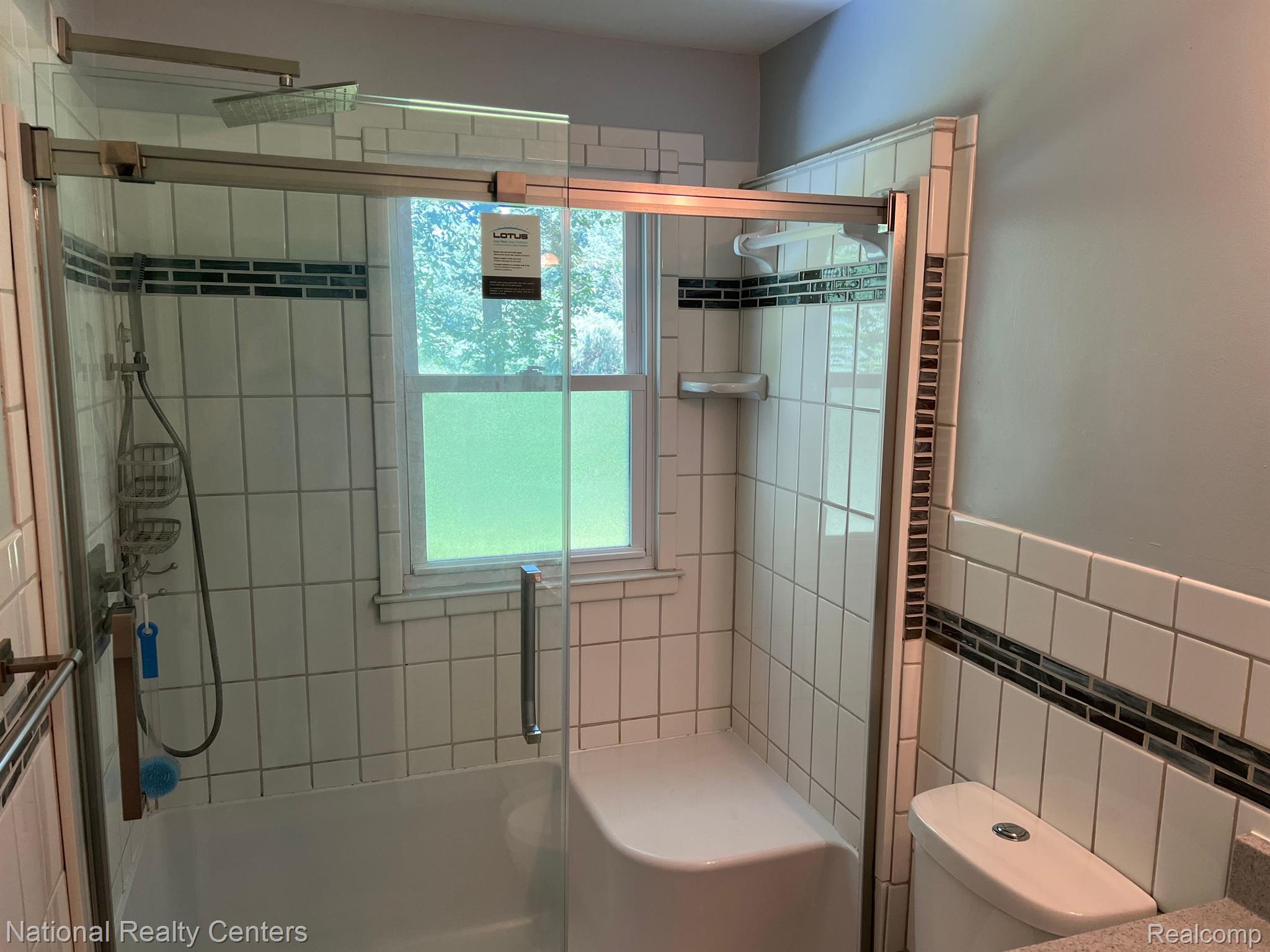 1775 Porter Road White Lake, MI 48383 - Photo 22 of 38 Full Bath with new shower door enclosure
