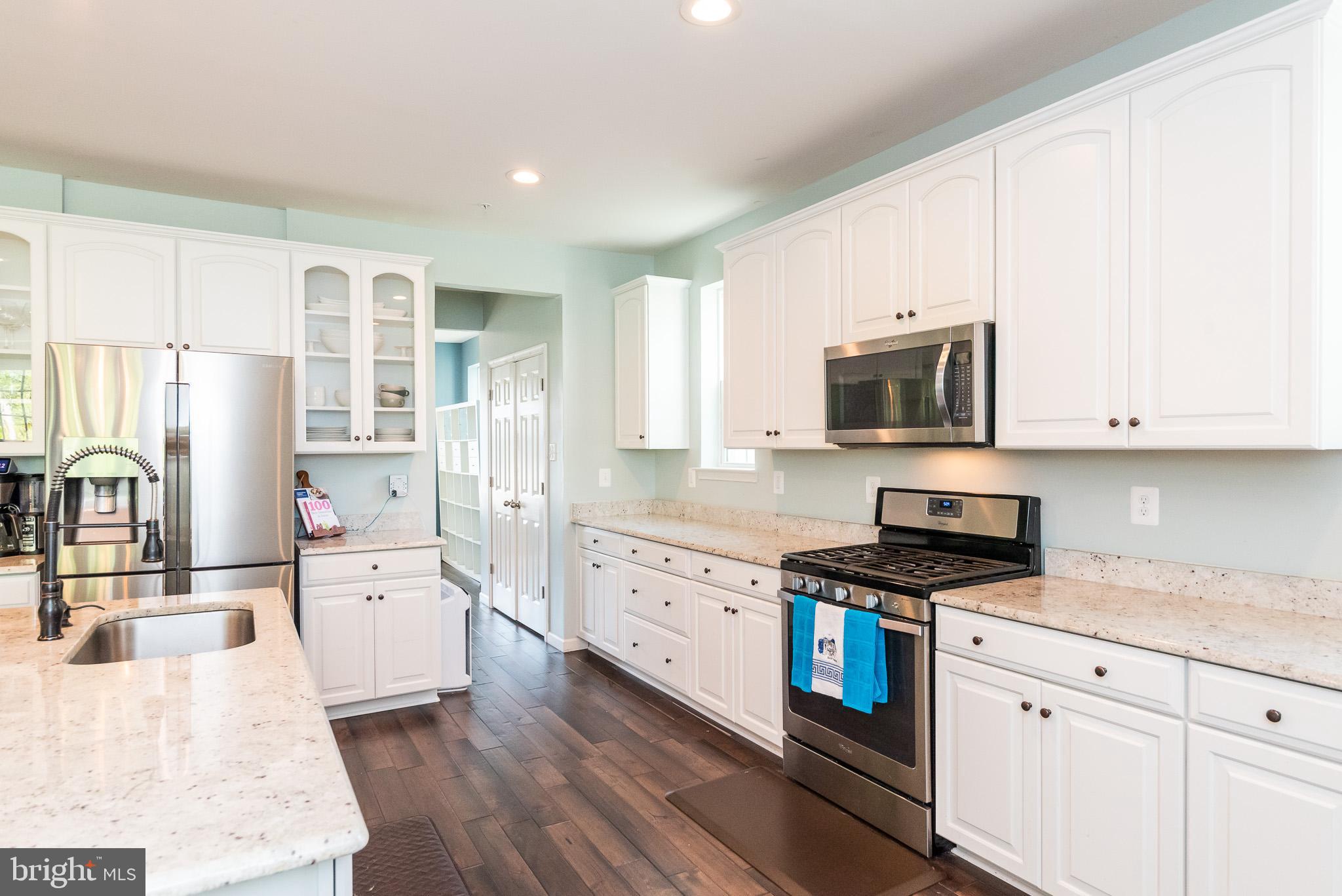 914 Ramble Run Road Baltimore, MD 21220 - Photo 16 of 51 Tons of cabinet and counter space