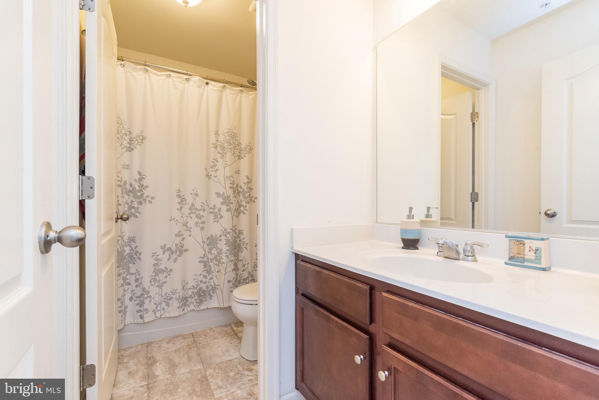914 Ramble Run Road Baltimore, MD 21220 - Photo 37 of 51 Full Bath upper level hall
