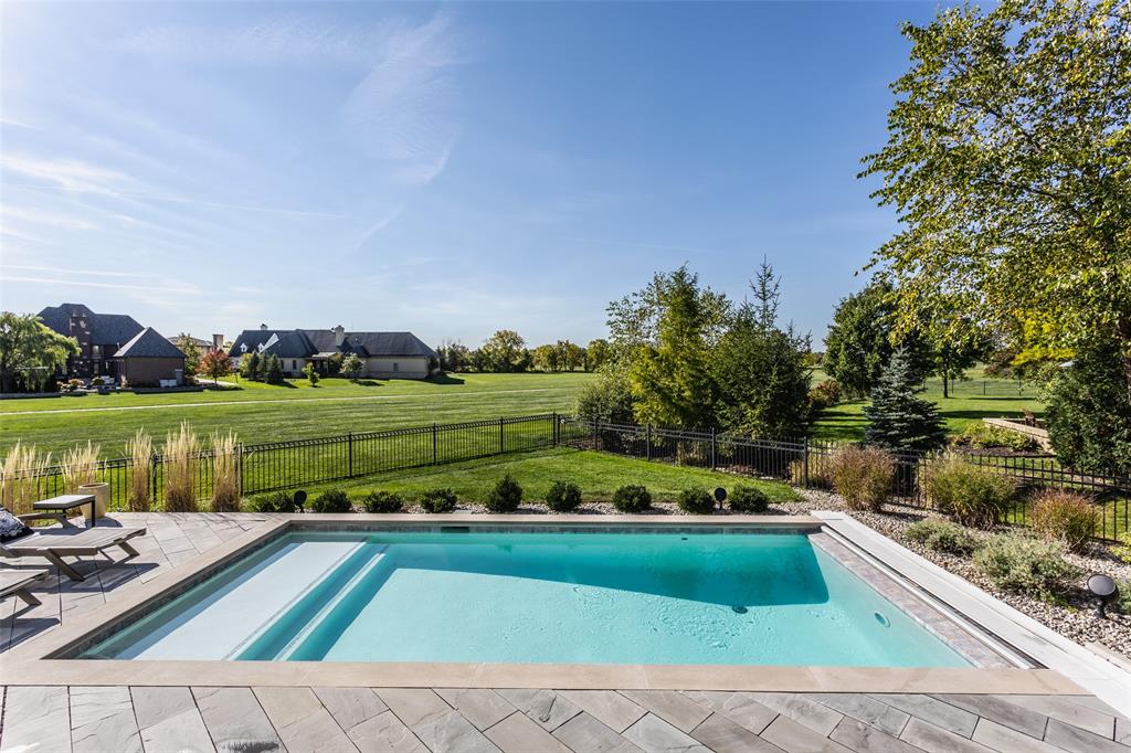 2103 Finchley Road Carmel, IN 46032 - Photo 3 of 39 Gallery Image 3