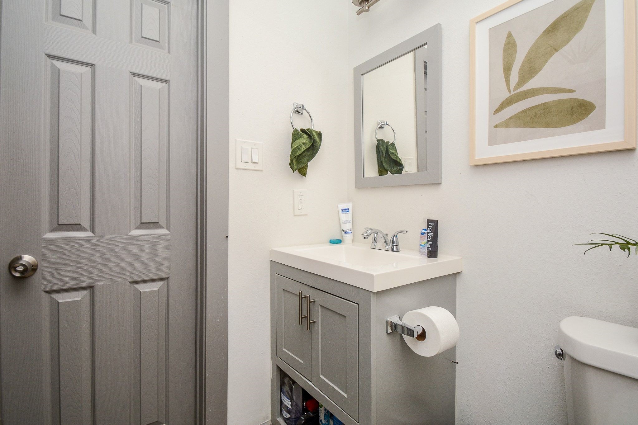 2018 Fulton Street, Unit 2 Houston, TX 77009 - Photo 13 of 20 Compact bathroom with a clean and functional layout