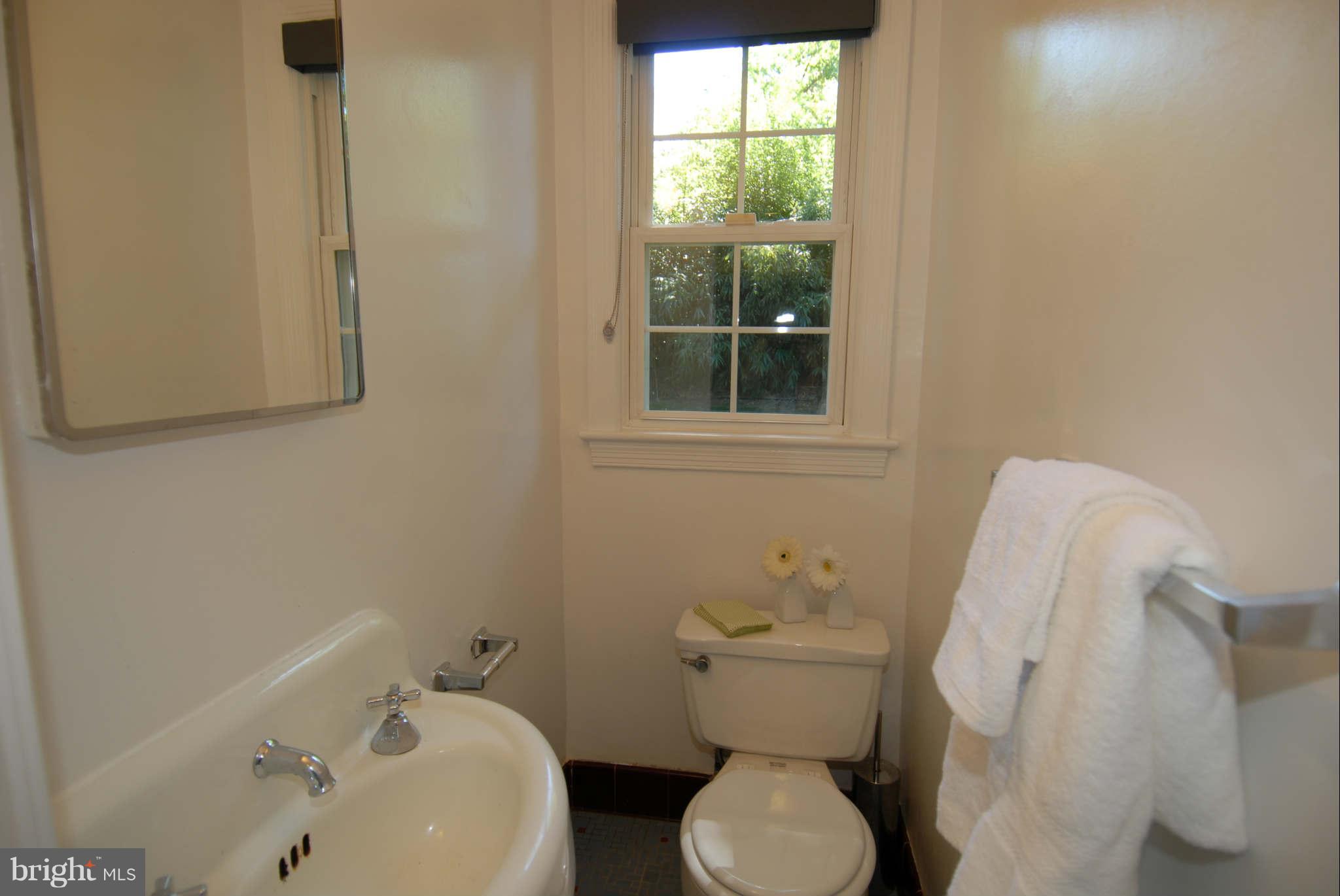 4406 Jones Bridge Road Bethesda, MD 20814 - Photo 7 of 21 Bath