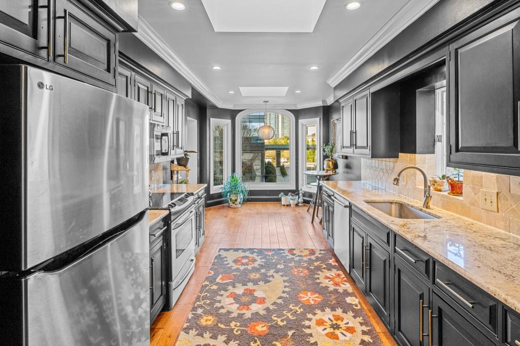 3638 Peachtree Road Northeast, Unit 406 Atlanta, GA 30319 - Photo 23 of 27 a large open kitchen with a large window