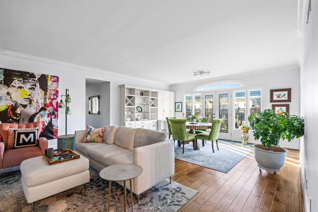 3638 Peachtree Road Northeast, Unit 406 Atlanta, GA 30319 - Photo 10 of 27 a living room with furniture and a potted plant