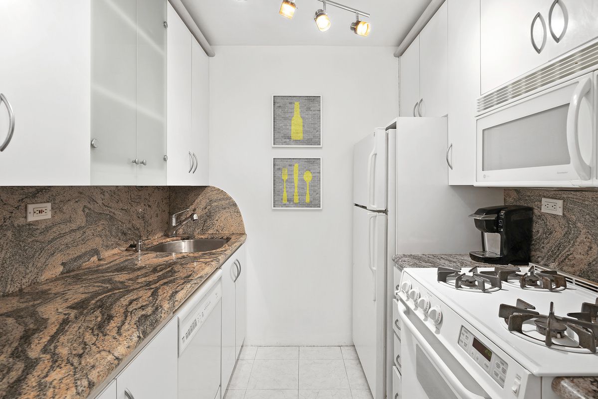 155 East 34th Street, Unit 6O Manhattan, NY 10016 - Photo 2 of 6