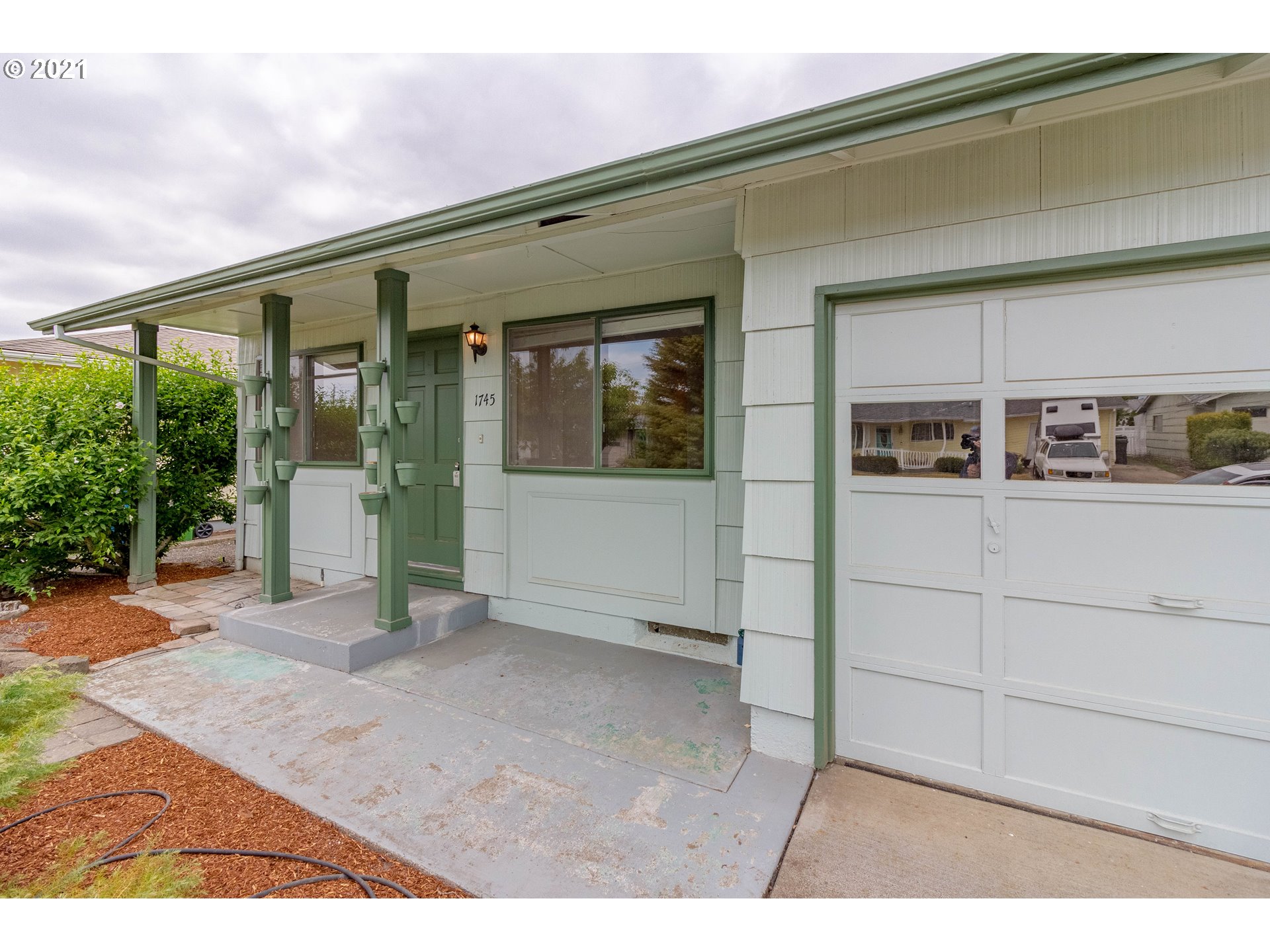 1745 Sallal Road Woodburn, OR 97071 - Photo 2 of 23 Gallery Image 2