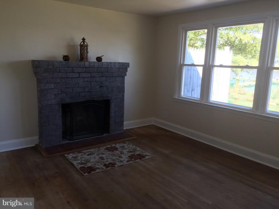 279 Gibson Road Pasadena, MD 21122 - Photo 16 of 29 Living Room