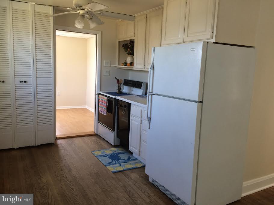 279 Gibson Road Pasadena, MD 21122 - Photo 19 of 29 Kitchen