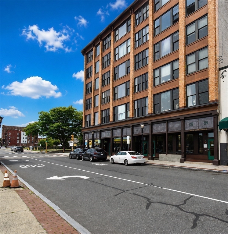 385 Worthington Street, Unit 2F Springfield, MA 01103 - Photo 25 of 27