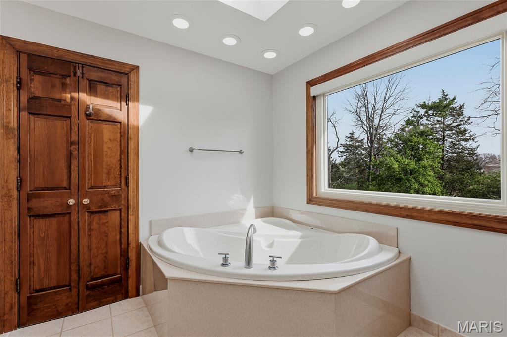 1510 Timber Point Court Chesterfield, MO 63017 - Photo 23 of 44