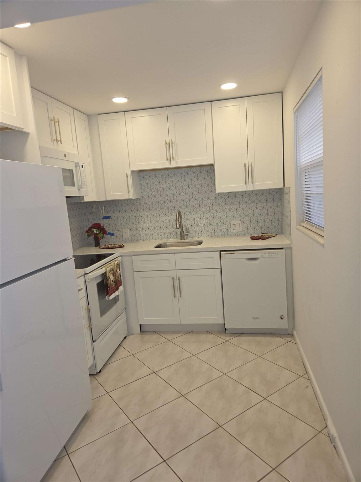 108 Fanshaw C Boca Raton, FL 33434 - Photo 2 of 12 Photo 2