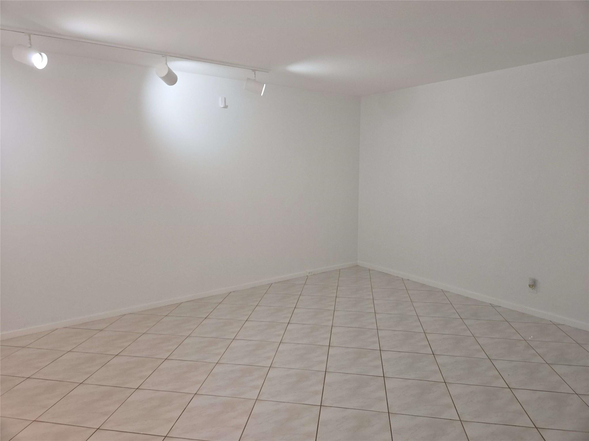 108 Fanshaw C Boca Raton, FL 33434 - Photo 3 of 12 Photo 3