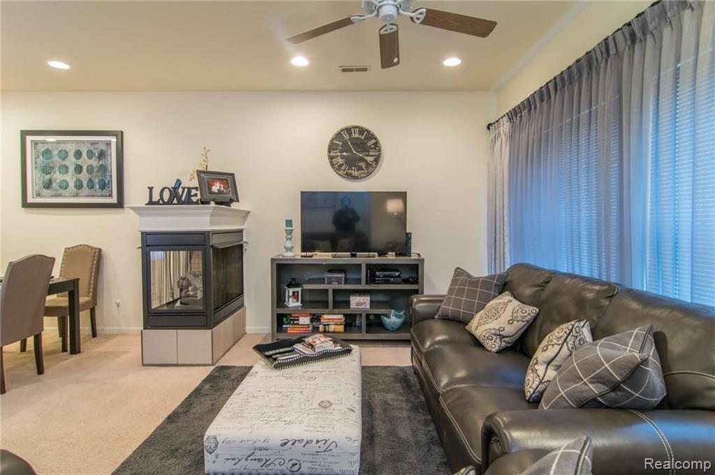11684 Farmington Road Livonia, MI 48150 - Photo 4 of 35