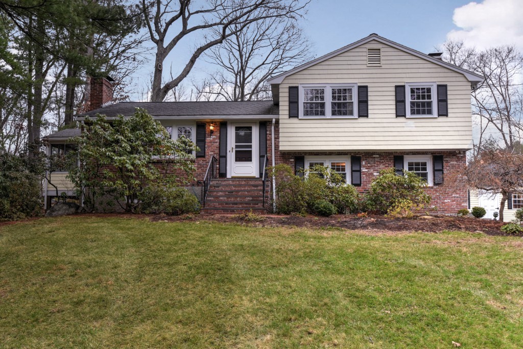 22 Hillcrest Road Medfield, MA 02052 - Photo 1 of 28 Gallery Image 1