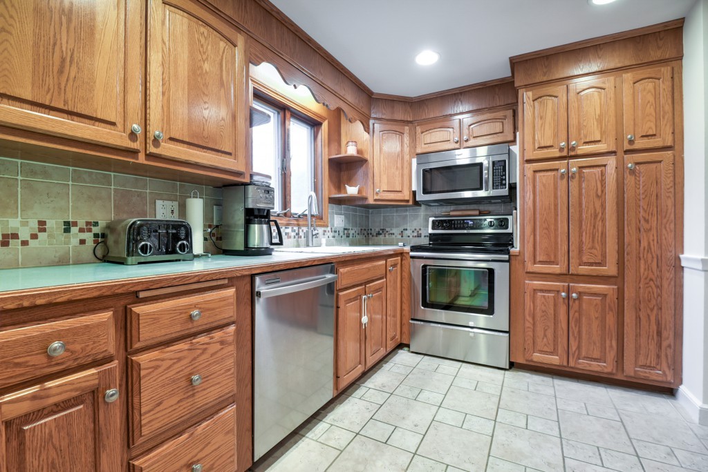 22 Hillcrest Road Medfield, MA 02052 - Photo 7 of 28 Gallery Image 7