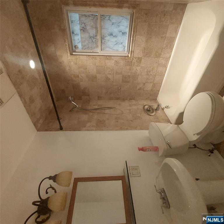 364 Billington Road Teaneck, NJ 07666 - Photo 5 of 17