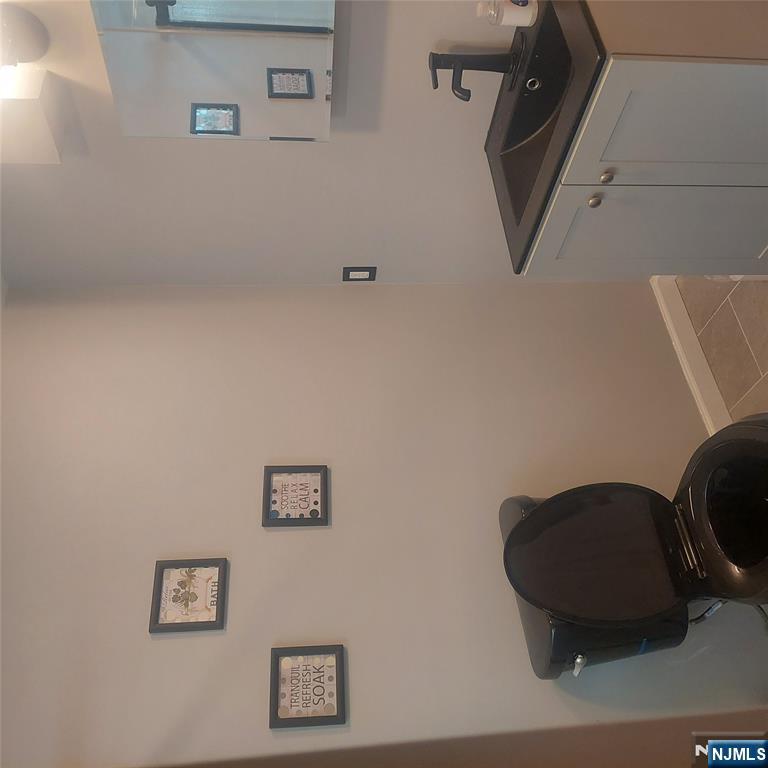 364 Billington Road Teaneck, NJ 07666 - Photo 8 of 17