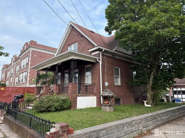 $3,000 | 90 Pershing Avenue, Carteret, NJ 07008