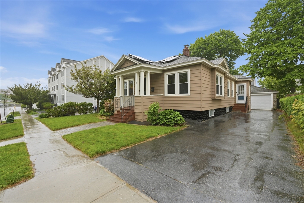 8 Carver Street Worcester, MA 01604 - Photo 2 of 28