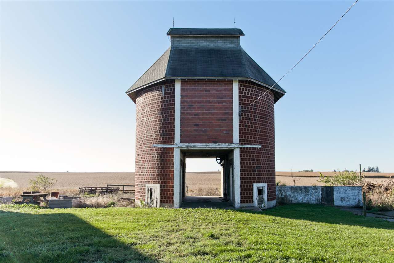3228 Benton Iowa Road Norway, IA 52318 - Photo 39 of 45 Gallery Image 39