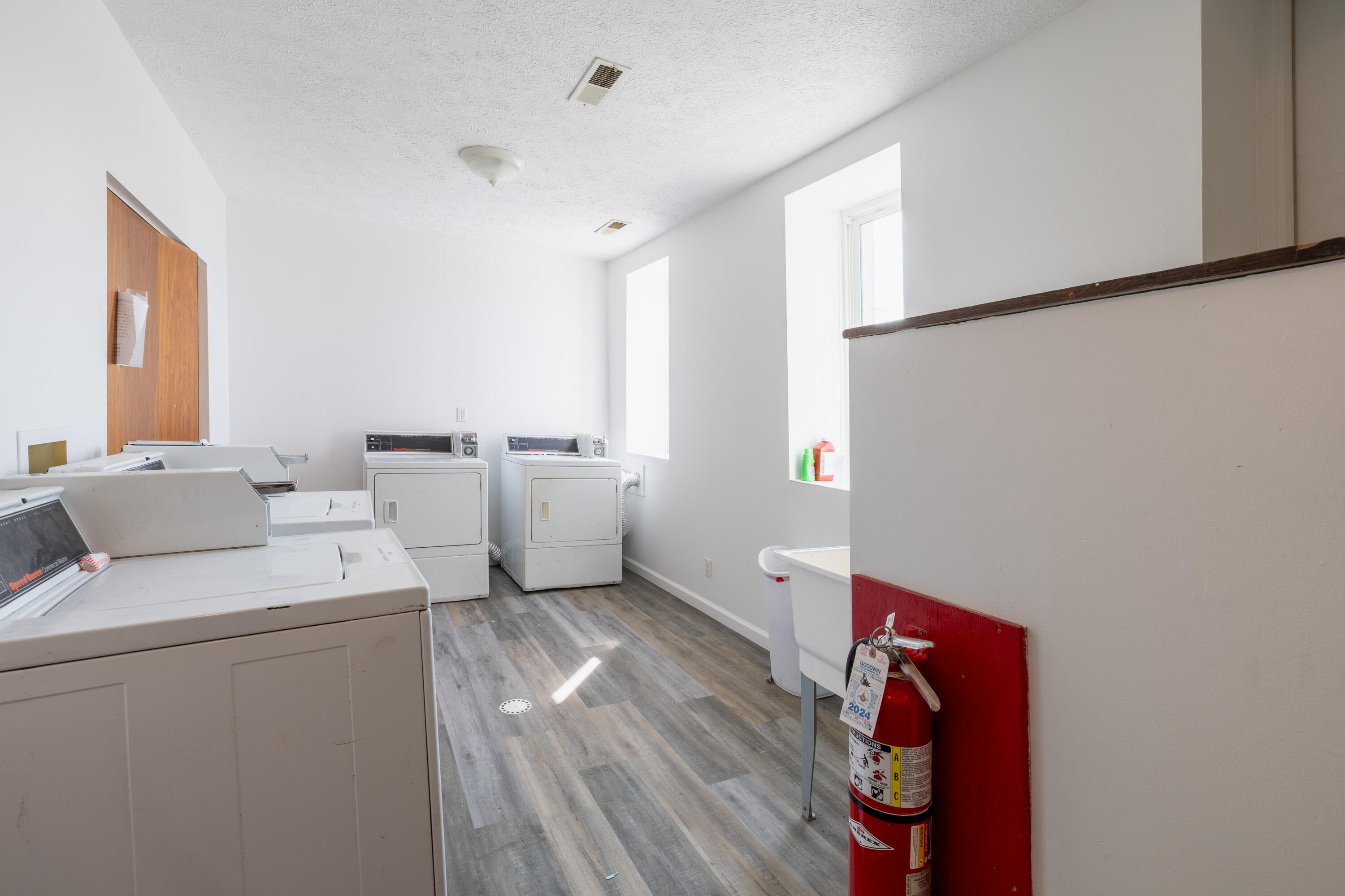 202 East 5th Street Fowler, IN 47944 - Photo 18 of 38 a utility room with dryer and washer