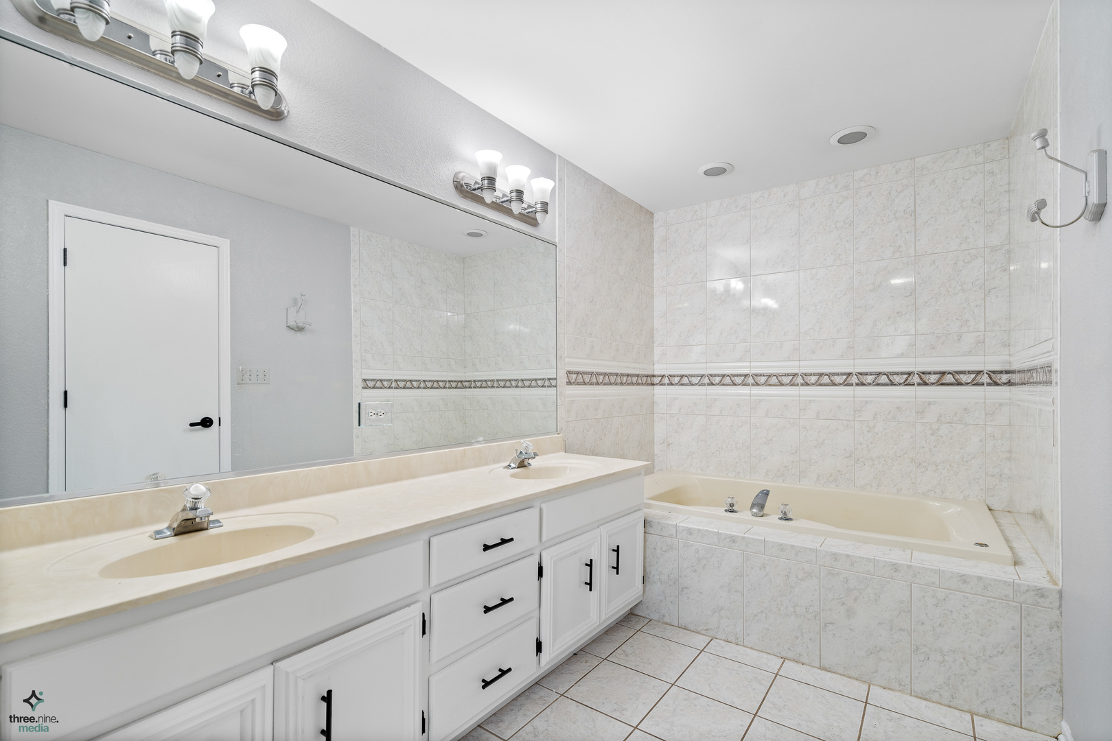 1224 Arbor Drive Lemont, IL 60439 - Photo 15 of 27 a spacious bathroom with a granite countertop sink a toilet mirror and bathtub