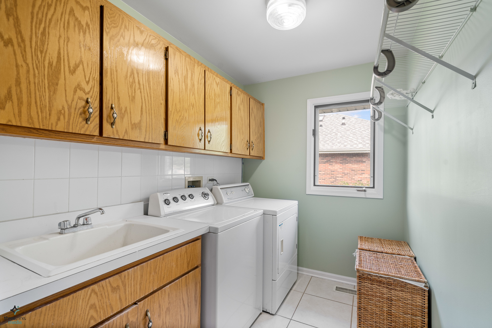 1224 Arbor Drive Lemont, IL 60439 - Photo 19 of 27 a view of bathroom with dual sinks