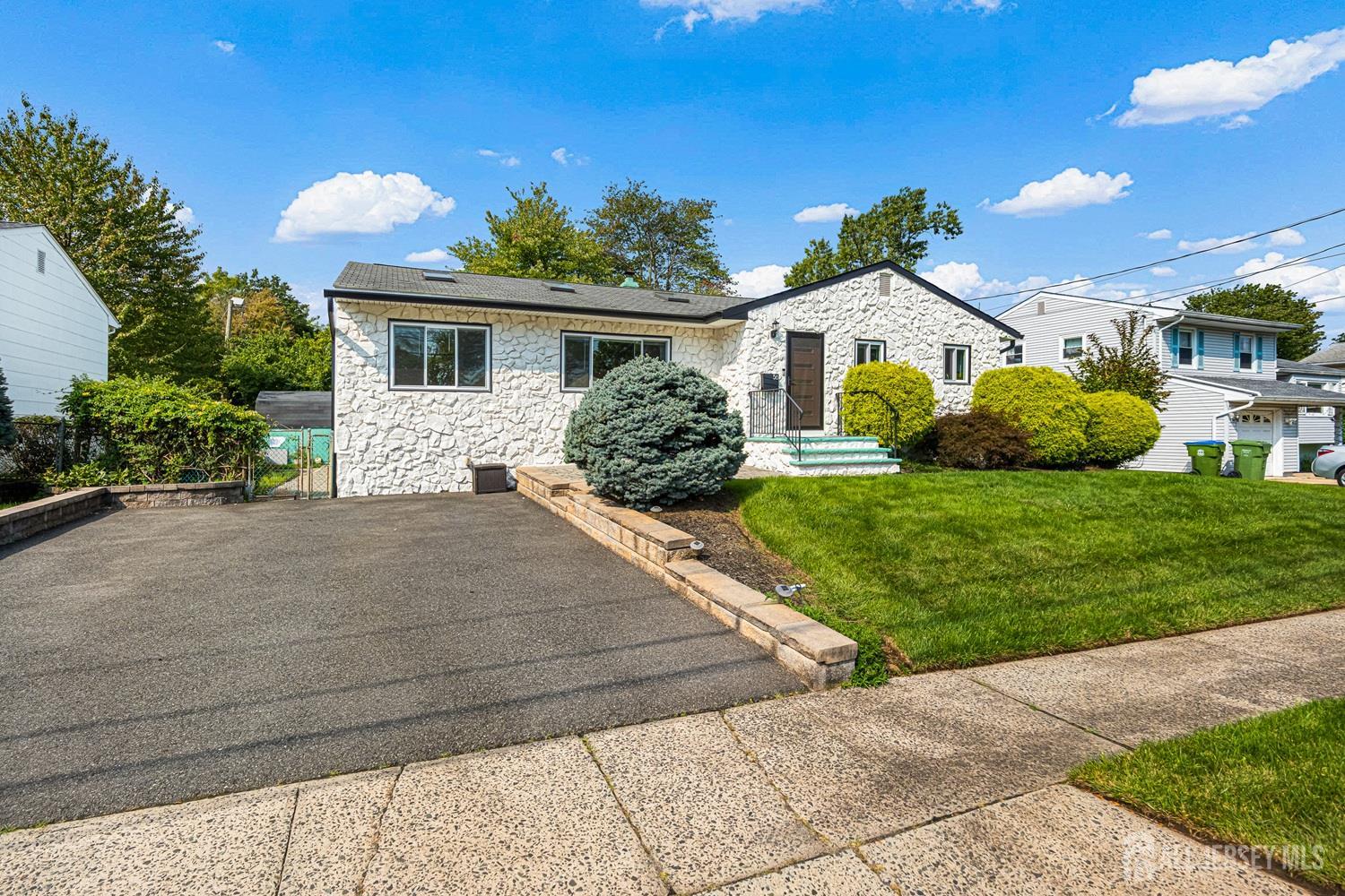 56 Rieder Road Edison, NJ 08817 - Photo 3 of 24 Gallery Image 3