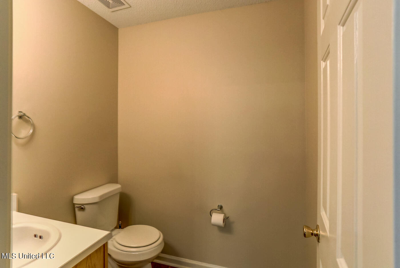 7316 Deerbrook Road Olive Branch, MS 38654 - Photo 11 of 22 Guest half bath/ Powder Room