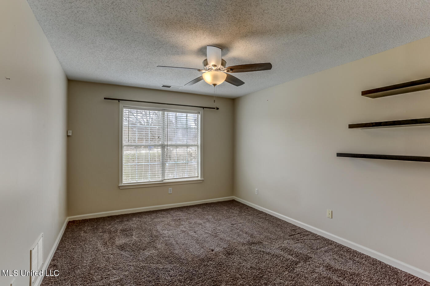 7316 Deerbrook Road Olive Branch, MS 38654 - Photo 13 of 22 Downstairs Primary