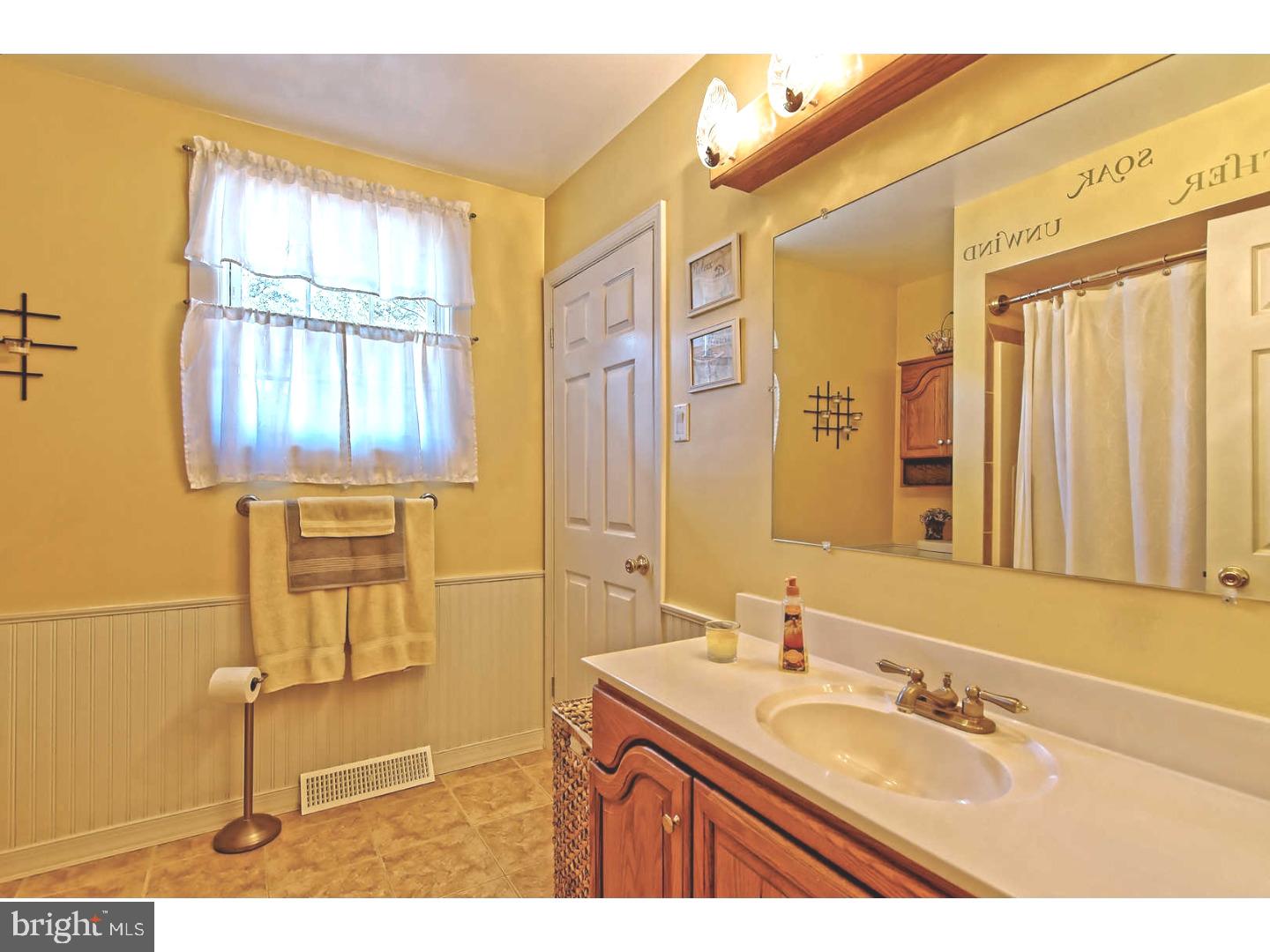 95 Lafayette Road Pennsville, NJ 08070 - Photo 17 of 25 Bathroom