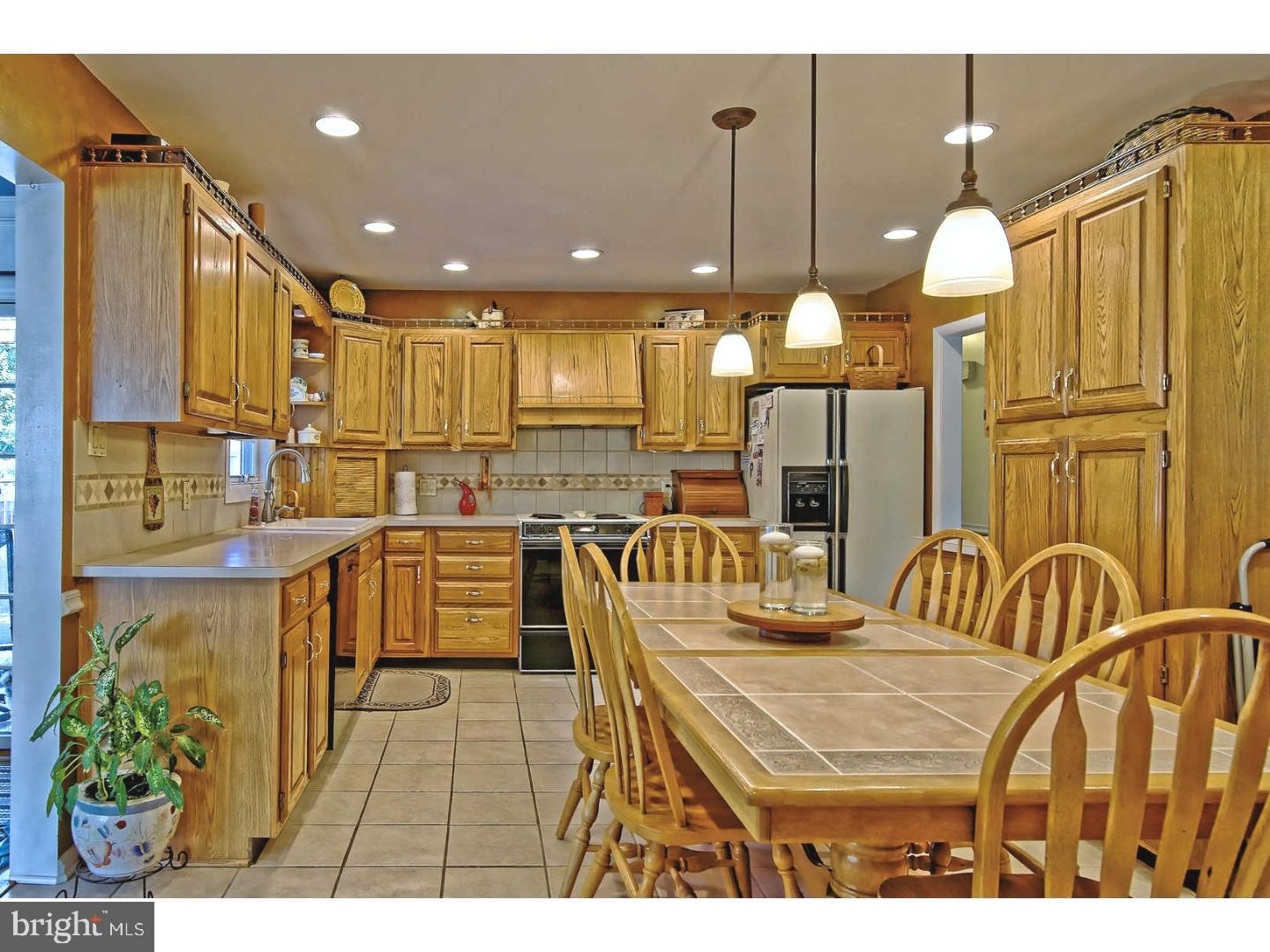 95 Lafayette Road Pennsville, NJ 08070 - Photo 5 of 25 Kitchen
