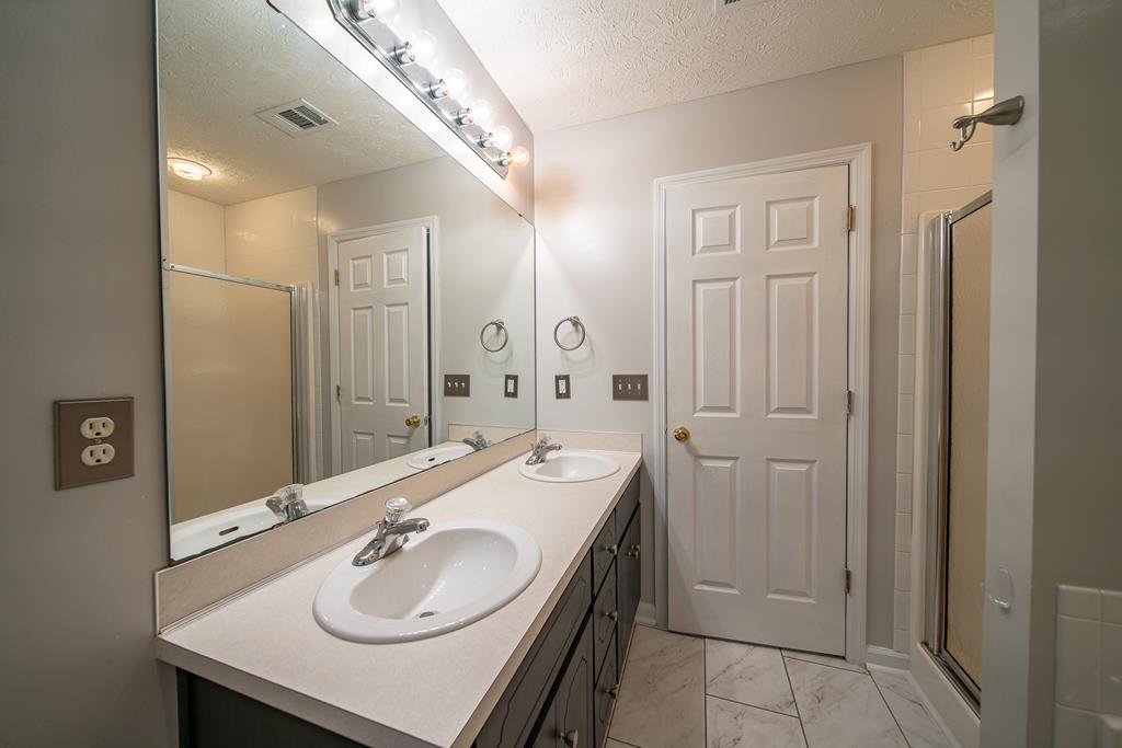 2028 Mitchell Ridge Court Columbus, GA 31907 - Photo 13 of 22 Primary Bathroom