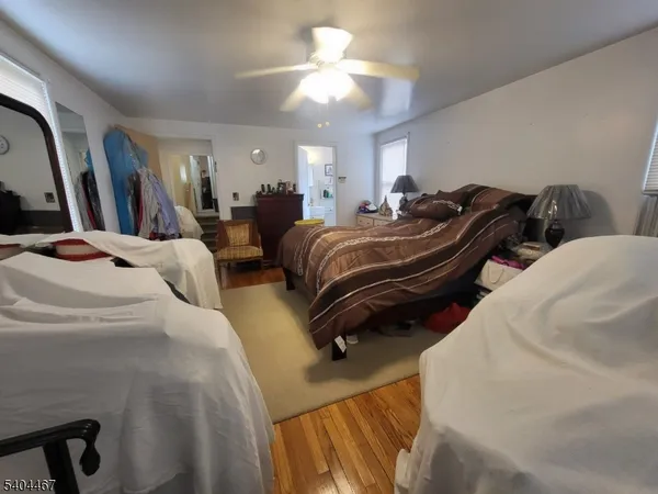 a bed room with two bed and a dresser