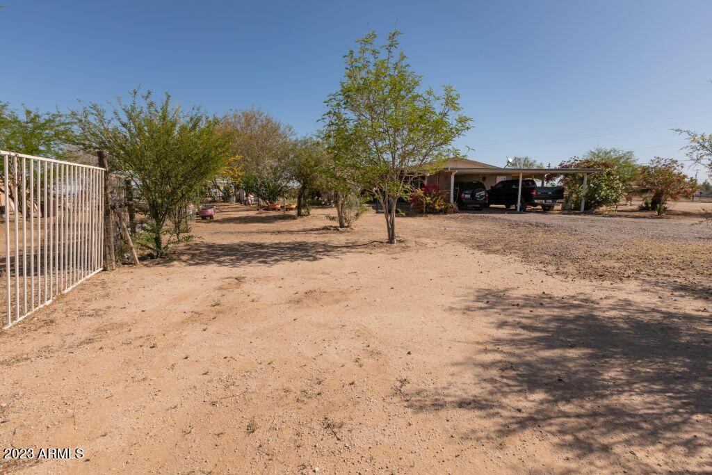 13924 South Tuthill Road Buckeye, AZ 85326 - Photo 3 of 28 13924-16