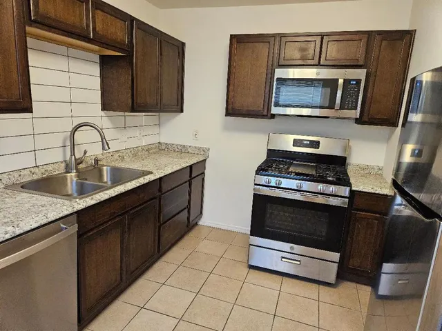 $1,390 | 105 Ila Street, Unit B, Elgin, TX 78621