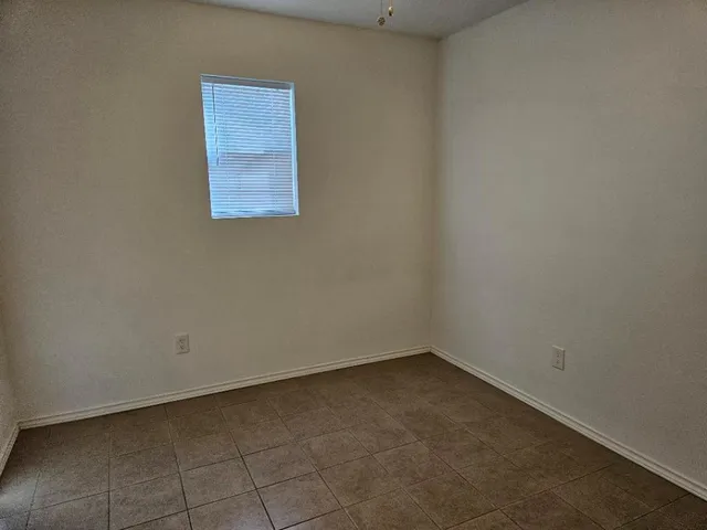 $1,390 | 105 Ila Street, Unit B, Elgin, TX 78621