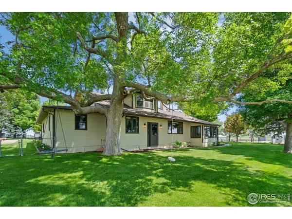 a view of a house with a backyard