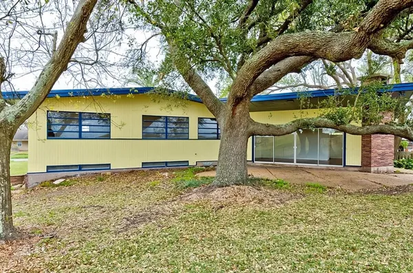 $4,200 | 4600 Lakeshore Drive, Port Arthur, TX 77642