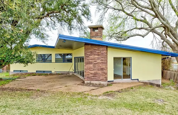 $4,200 | 4600 Lakeshore Drive, Port Arthur, TX 77642