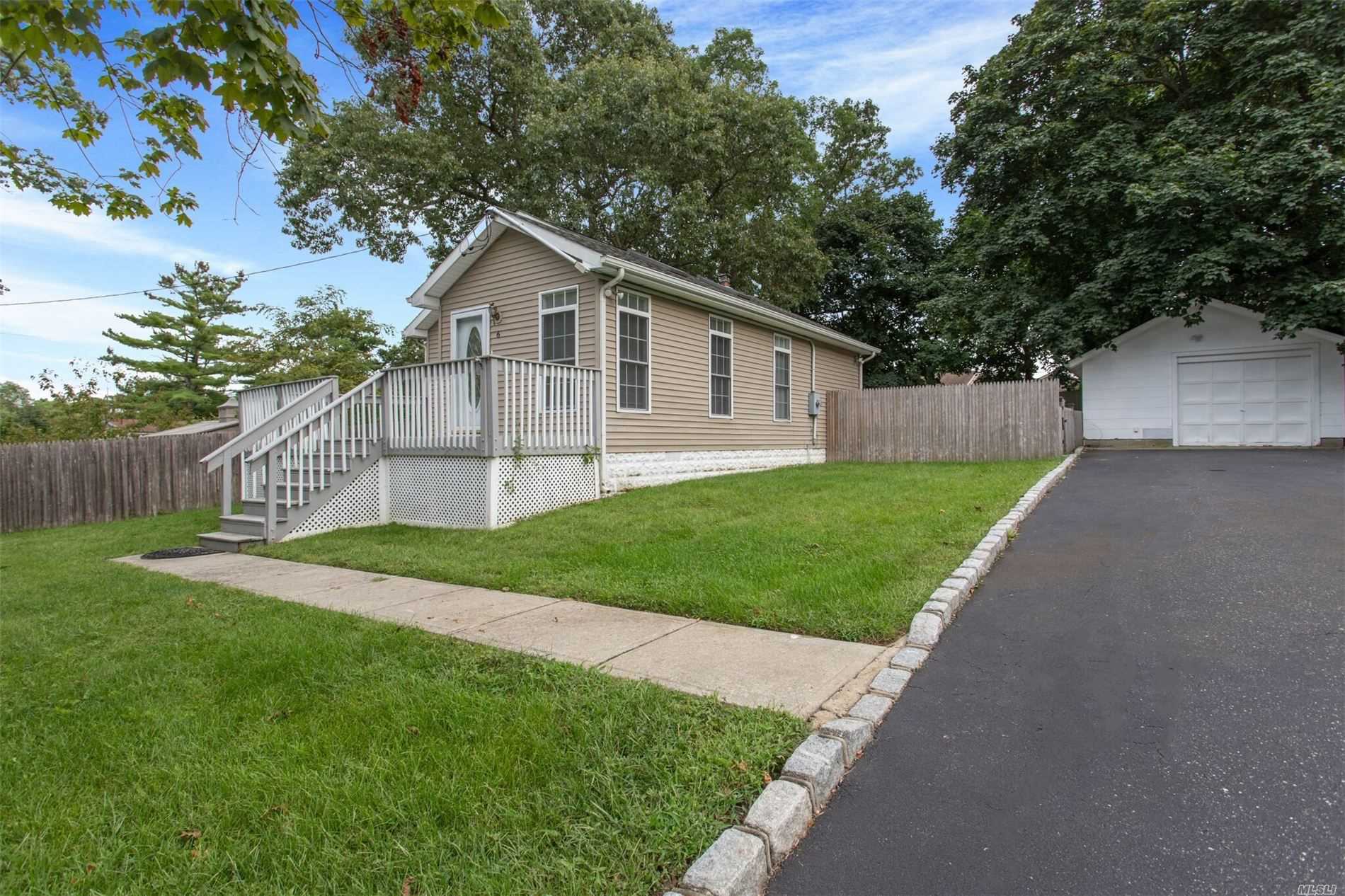 Private Cottage with Garage