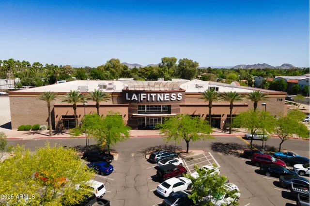 $2,695 | 6273 West Louise Drive, Glendale, AZ 85310