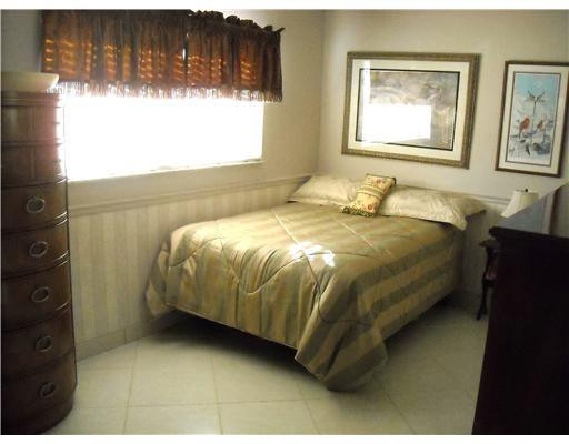 8826 West McNab Road, Unit 202 Tamarac, FL 33321 - Photo 5 of 11 Studio/Study/Office