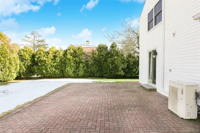 $649,999 | 10 Marie Crescent, East Patchogue, NY 11772