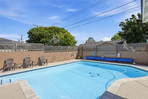 a view of a house with backyard and sitting area