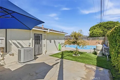 a view of a house with a backyard