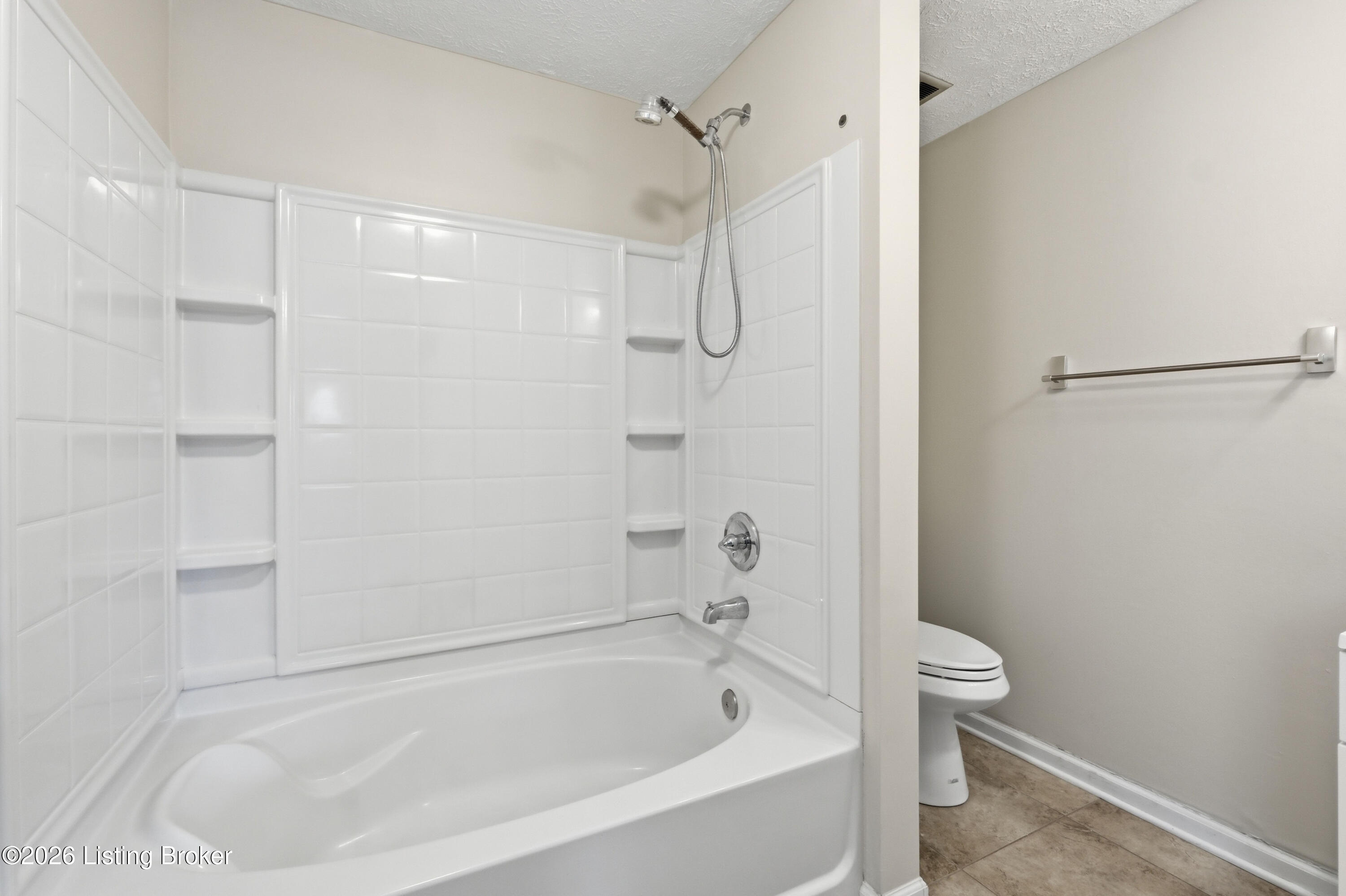 6305 Linstead Road Louisville, KY 40228 - Photo 27 of 51 30_6305linstead_louisvillerealestatemedi
