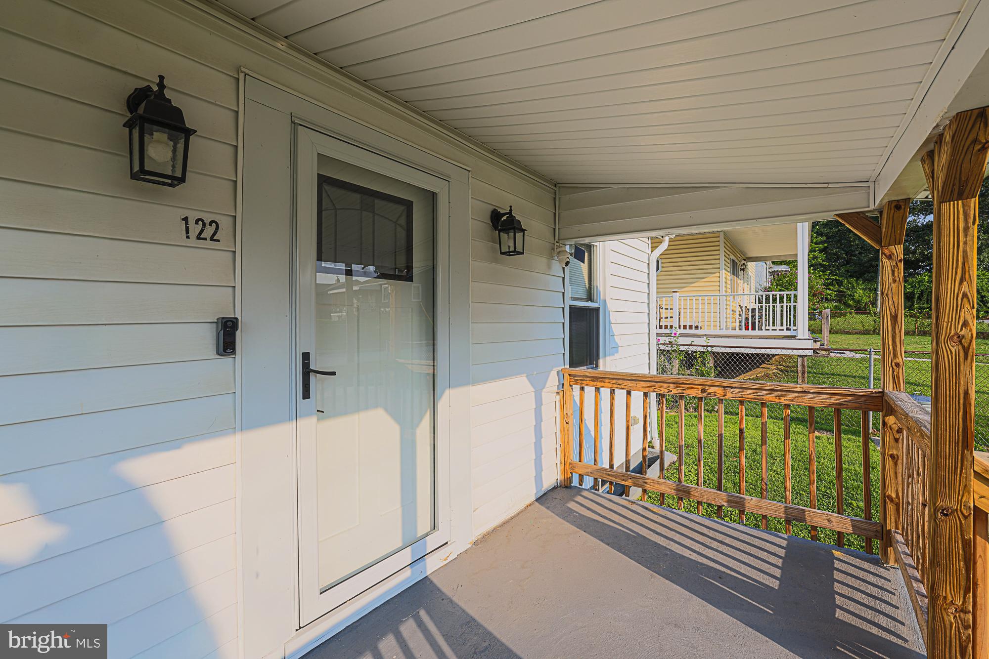 122 Alcock Road Baltimore, MD 21221 - Photo 5 of 27 Front Porch
