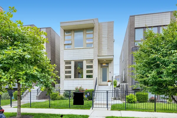 $799,000 | 4814 South Champlain Avenue, Chicago, IL 60615